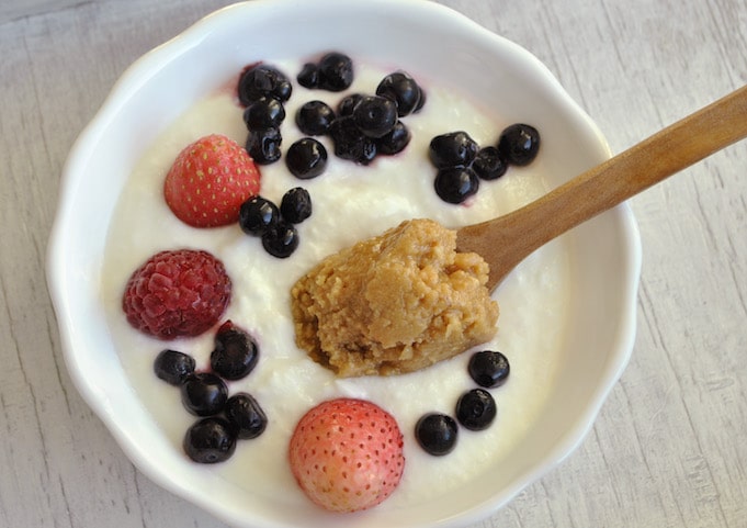 greek yogurt with berries and walnuts