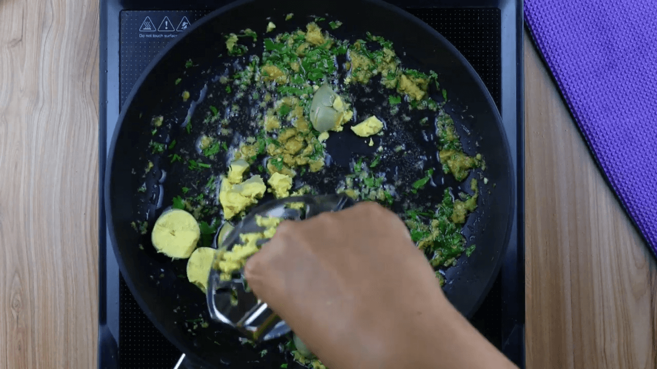 Egg Ravaiya Curry step-2