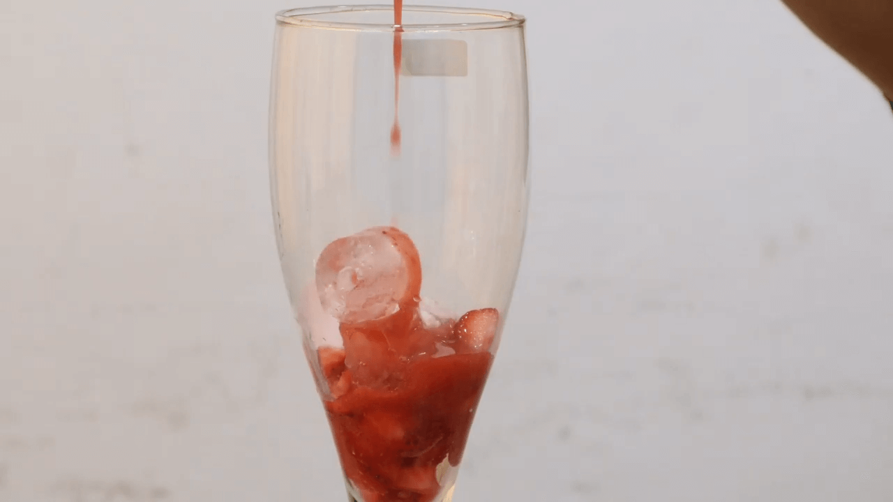 Strawberry Drink step-1