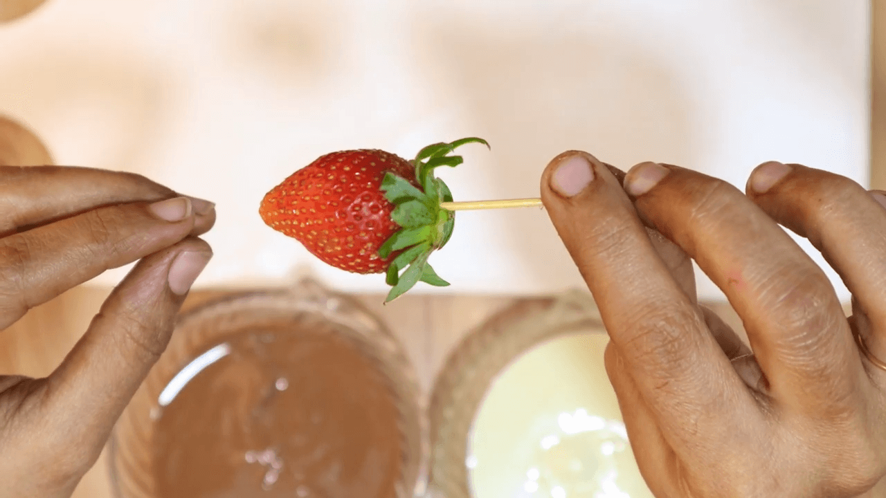 Chocolate Dipped Strawberries step-2