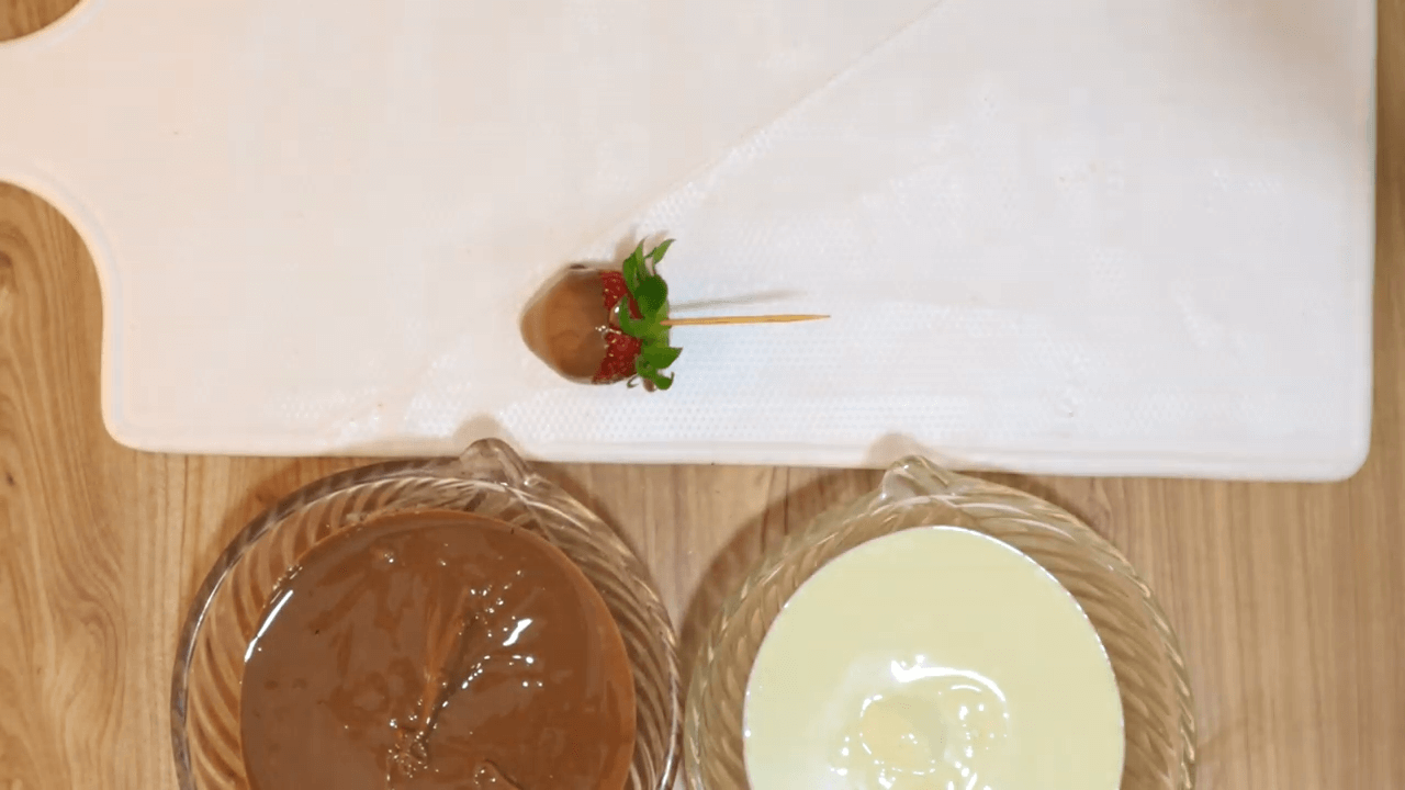 Chocolate Dipped Strawberries step-3
