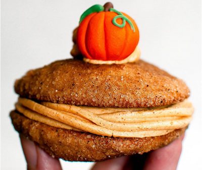 pumpkin-whoopie-pies-with-pumpkin