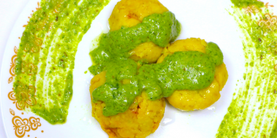 stuffed-kapuria-with-green-cheese-sauce