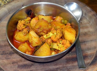 aloo phulkopir dalna