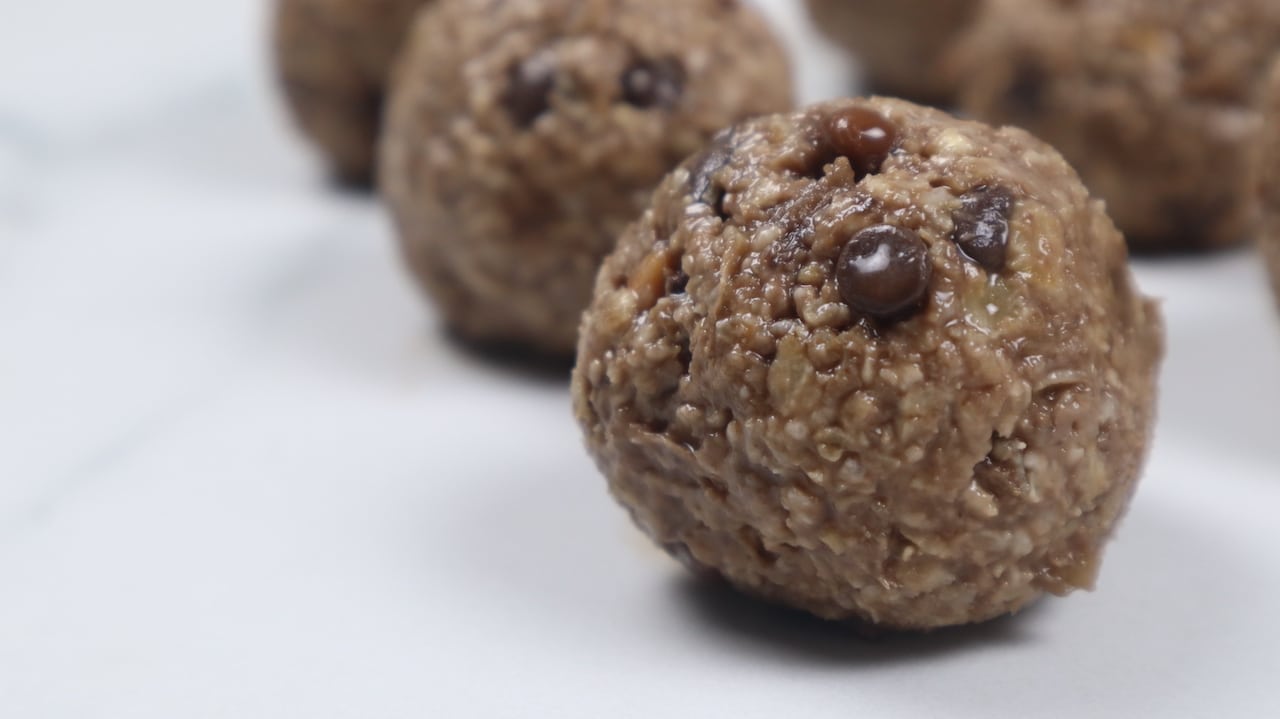 Banana Choco-Chips Energy Bites - Tasted Recipes