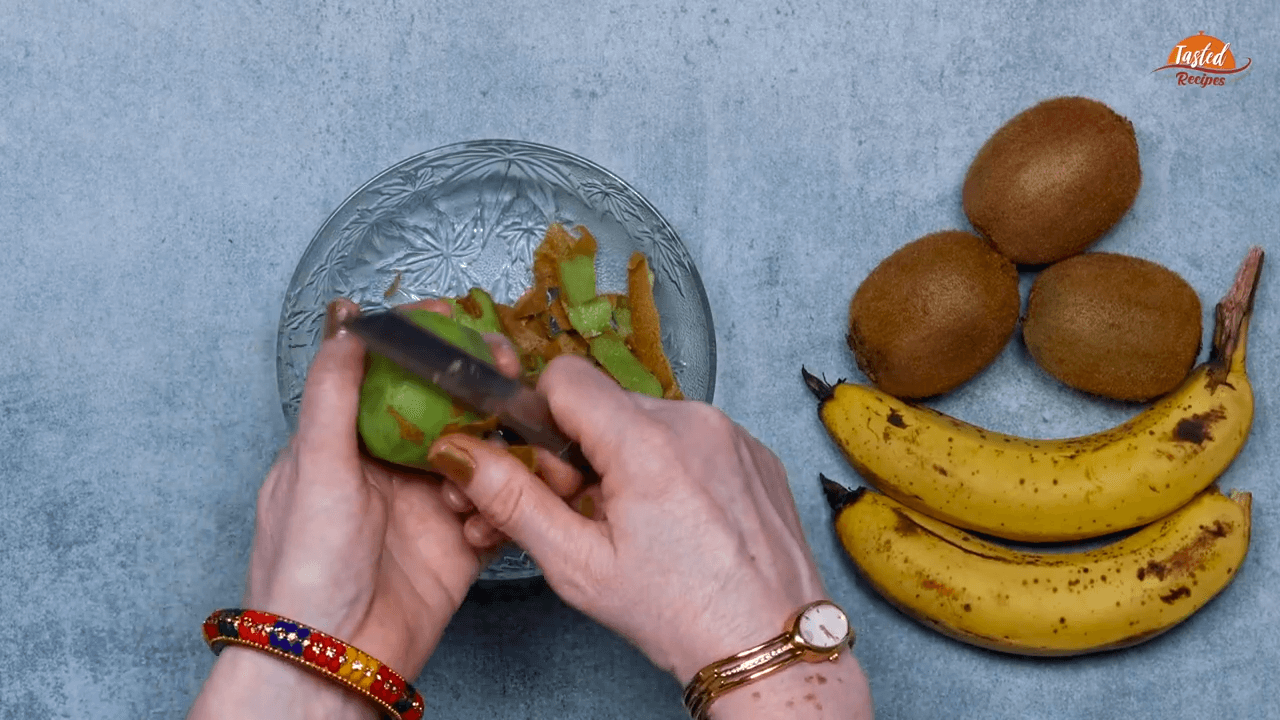 Kiwi Banana Smoothie step-1
