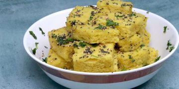 Surti Khaman - સુરતી ખમણ ઘરે બનાવાની રીત - Tasted Recipes